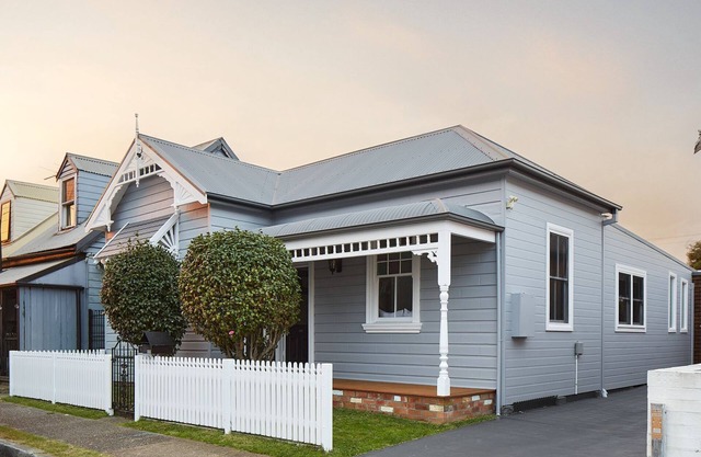 Austin Cottage - Pet friendly holiday house in Newcastle