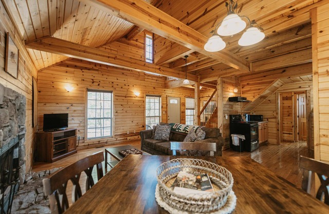 Awesome cabin with a "Gorge"ous view from the hot tub at the Red with wi-fi