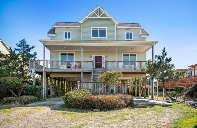 Azohva by Oak Island Accommodations