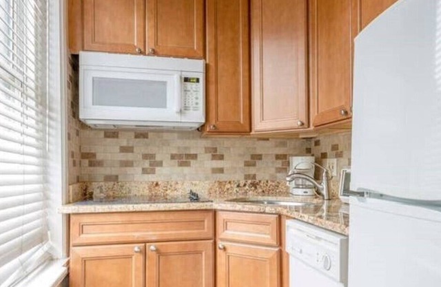 Back Bay Apt on Prestigious Marlborough St