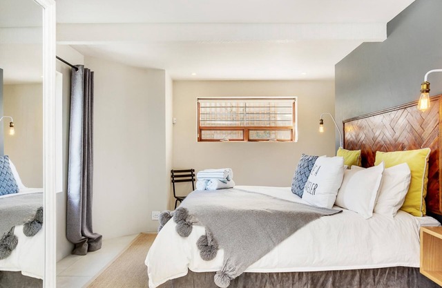 Backup-Powered Beautiful Garden Apartment Located in Popular Green Point Village