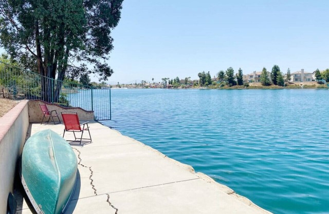 ☀Backyard Canal Access☀ Kayak + 5 Bedroom Home!