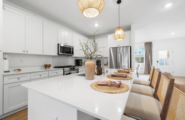 Bakersfield New NW Home – Fully Furnished & Ready. Upscale + Kitchen Amenities