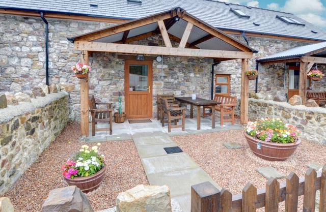 Barn 2 - Cow - Three Bedroom House, Sleeps 6