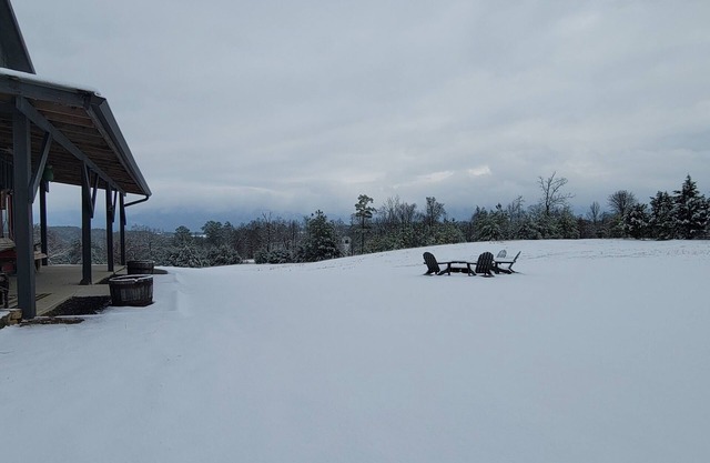 Barn at Frog Hollow, 2 bedroom ground floor unit. Great Mountain Views!