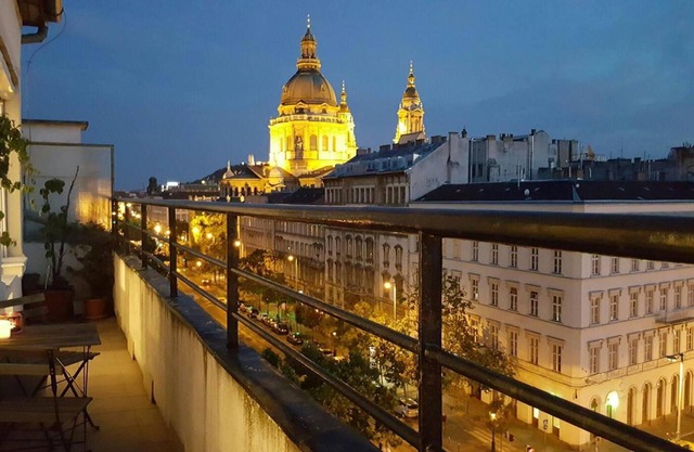 Basilica View Apartment With Balcony