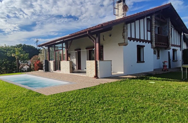Basque villa with pool 500m from Guéthary beach!
