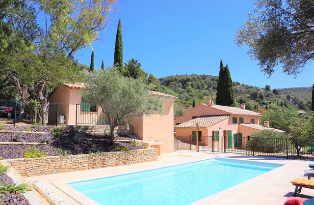 BASTIDE in the HEART of the Provencal valley