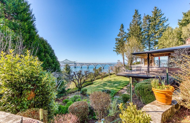 Bayfront home with fitness room, WiFi & fun-filled game room