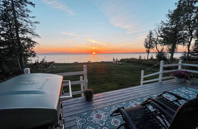 Bayside Bungalow: Thanksgiving by the Lake – Gather with Family at Bayside