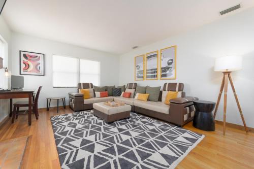 Be A Nomad - Cozy 3BR w Big Yard & Parking