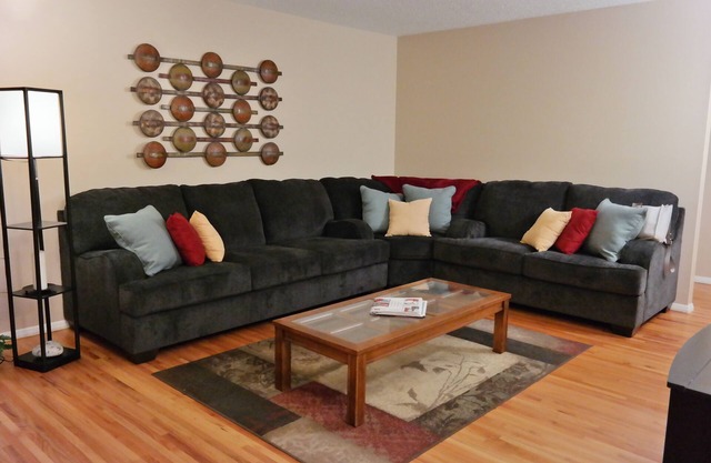 Be our guest! Wonderful Newly Updates Home Close to Uptown Area!