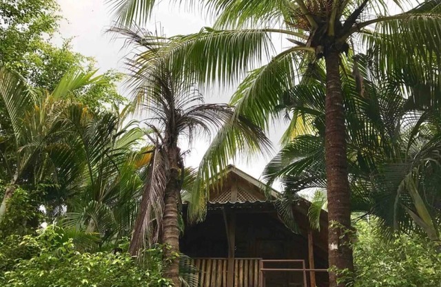 Beach Chalet 2 Garden View Santa Beach.