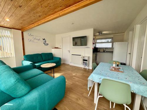 Beach Cottage 43, A stone's throw from the sea