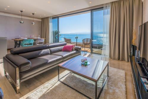 BEACH FRONT VILLA FRAN - DELUXE PENTHOUSE SUITE with private pool