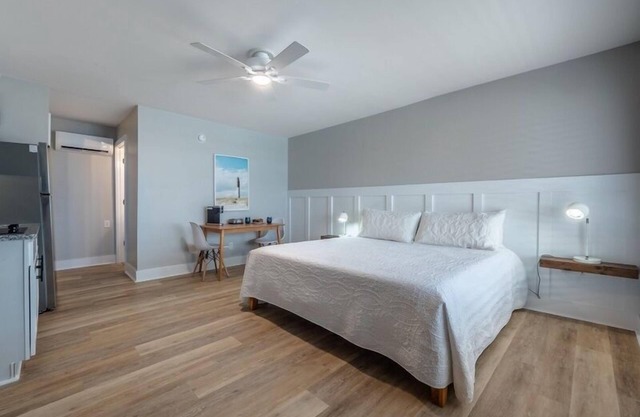 Beach House OKI - King Studio in hotel on Oak Island, North Carolina