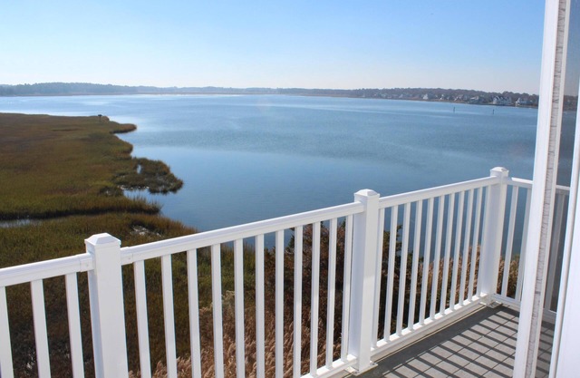 Beach is just a few minute walk. Beautiful Townhouse with Ocean and Bay views.