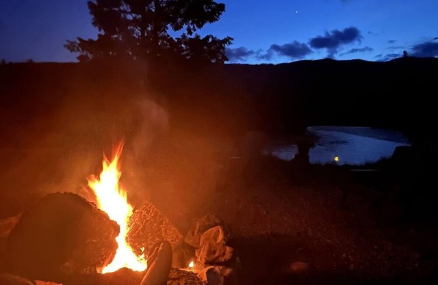 Beach-side Safari Camp on the Kootenay River