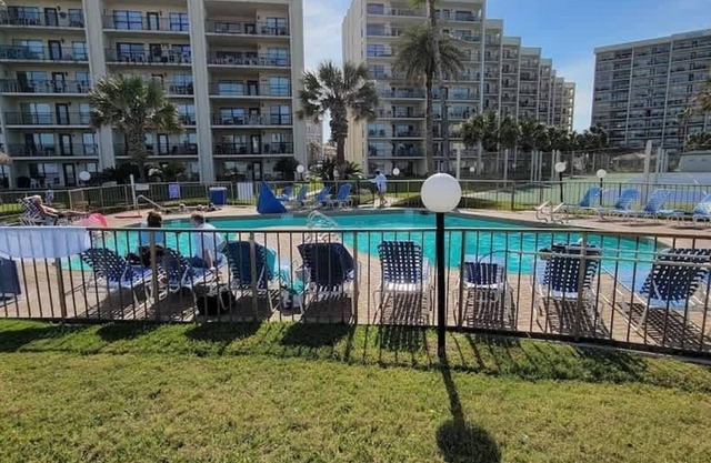 Beachfront Resort * Heated Pool * Sleeps Heaps (Saida Royale 9039) by RedAwning