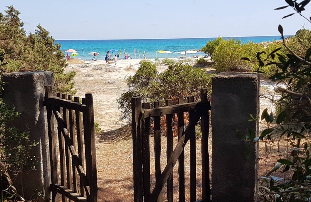 Beachfront villa, right ON SAND!