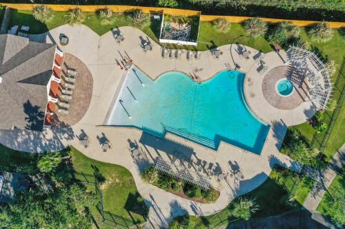 Beachy Villa! Just Renovated, Pools, 2 Min to the Beach