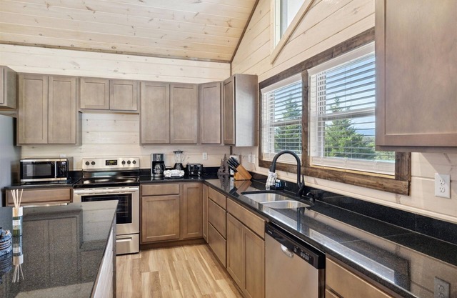 Bear View Estate 2 Bedroom Cabin by RedAwning