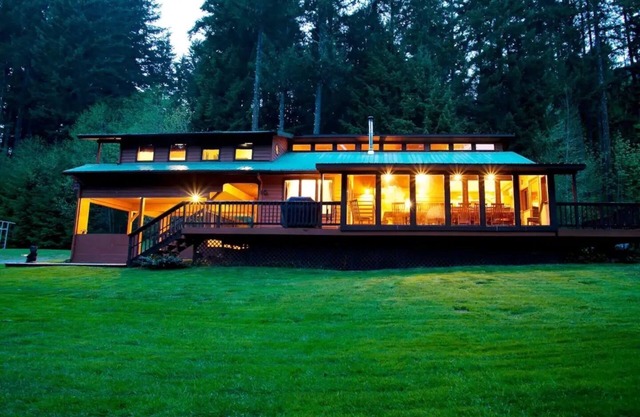 Bearadise Mt. Rainier: SAUNA, Hot Tub, Games, Movies