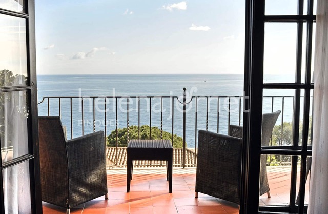 Beautiful villa with private pool and impressive sea views