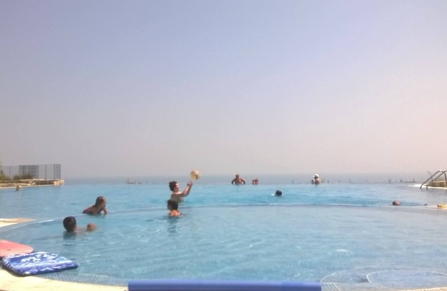 BEAUTIFUL 2 BEDROOM APARTMENT OVERLOOKING THE BLACK SEA