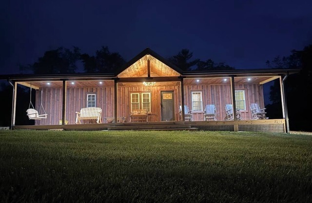 Beautiful 2-bedroom cabin near Sparta and the Blue Ridge Parkway