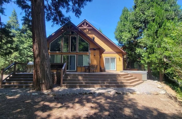 Beautiful 3 bedroom 2 1/2 bath with large deck on the river!