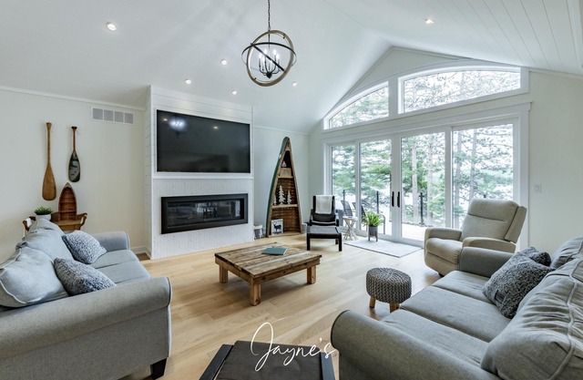 Beautiful 5 bed 3 bath cottage on Lake of Bays