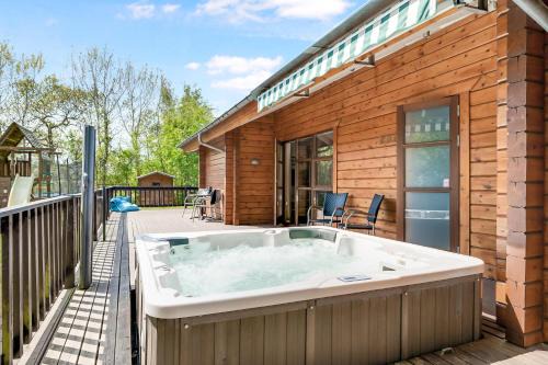 Beautiful And Family-Friendly Holiday Home For 9 People With A Spa Bath Near Grenaa Beach
