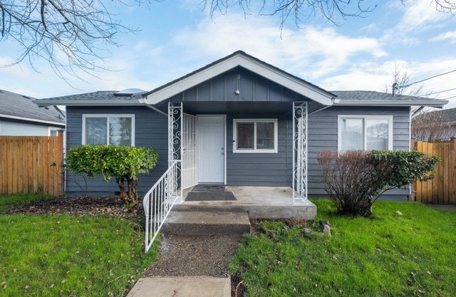 Beautiful and Pet-friendly One-Story Heaven for Families