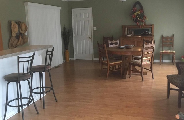 Beautiful and Serene Lake House .6 miles from Fairfield Bay Marina