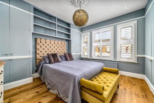 Beautiful and spacious room in Chelsea