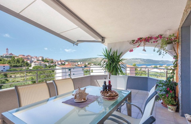 Beautiful apartment in Seget Vranjica