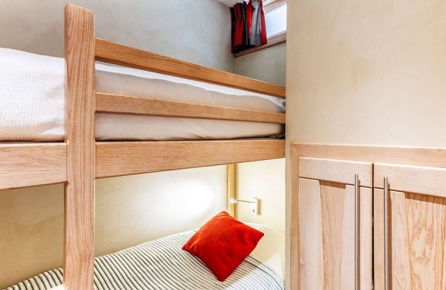 Beautiful apartment for 6 guests with WIFI, TV and balcony