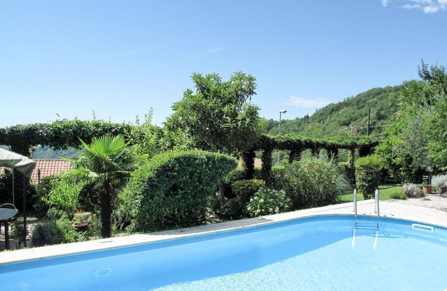 Beautiful apartment for 4 guests with WIFI, pool, TV, patio and pets allowed