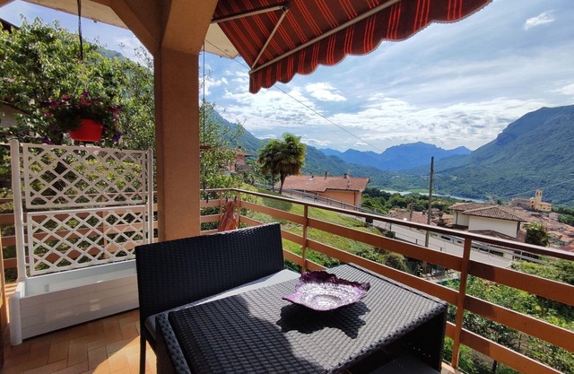 Beautiful apartment for 6 people with WIFI, TV, patio, pets allowed and parking