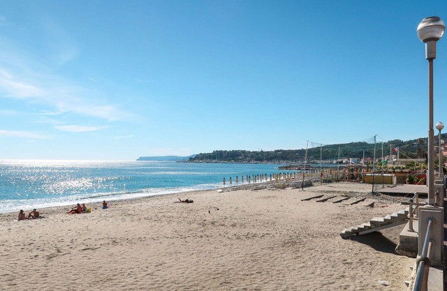 Beautiful apartment for 6 people with hot tub, WIFI, A/C, TV, terrace and pets allowed