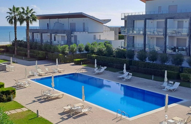 Beautiful apartment for 4 people with WIFI, A/C, pool, TV, terrace and pets allowed