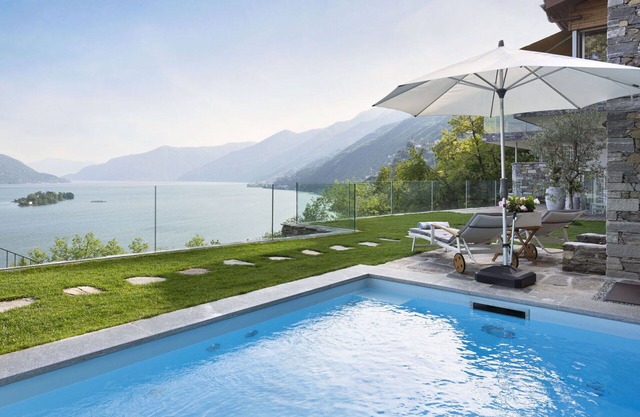 Beautiful apartment in villa for 2 guests with internet, pool, patio and panoramic view