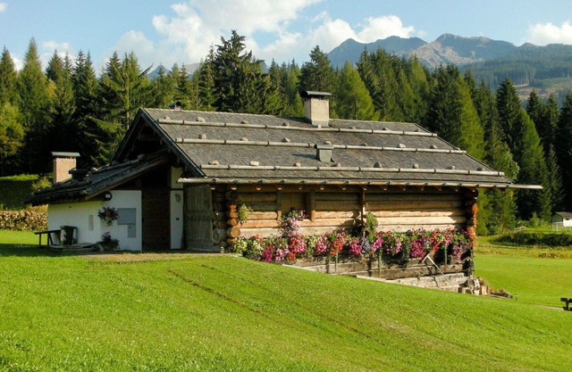 Beautiful apartment for 10 guests with WIFI, TV and pets allowed