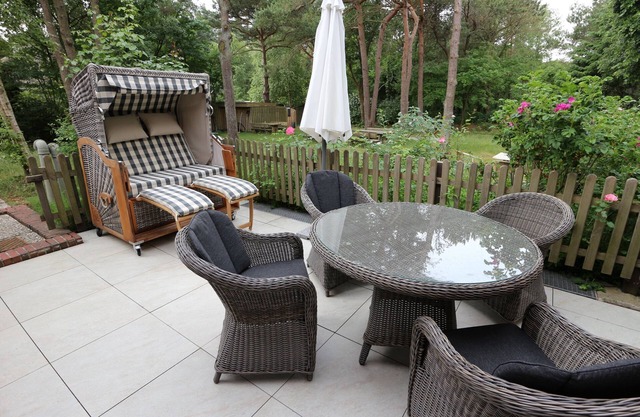 Beautiful apartment on the edge of the forest with terrace and beach chair