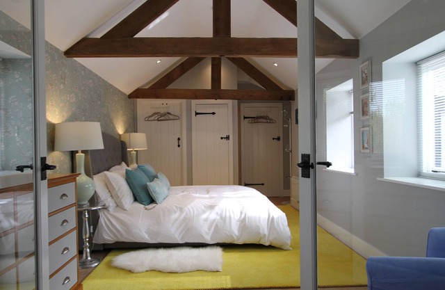 Beautiful Cotswolds Cottage set in Large Gardens