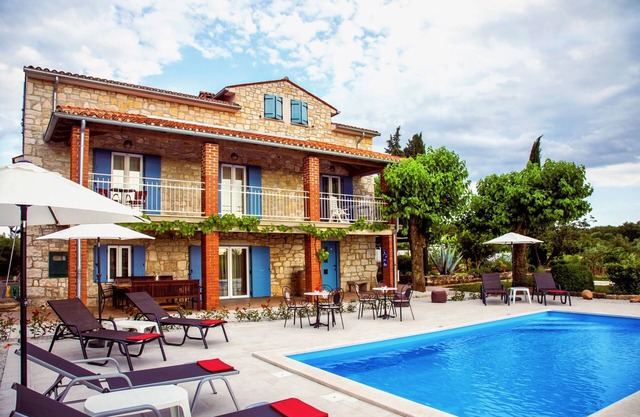 Beautiful country house TOPAZ*Porec/Dracevac, air conditioning 5 min. to the sea