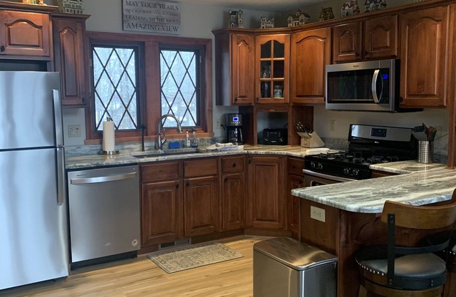 Beautiful fall colors! PknPk Canterbury Woods. Golf course views Sleeps 10