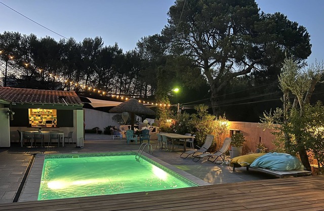 Beautiful family villa with large poolhouse in the ''provencal venice''.