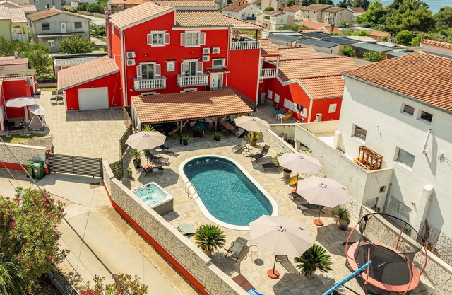 Beautiful home in Turanj